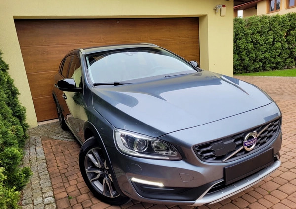 Volvo V60 Cross Country cena 68800 przebieg: 199000, rok produkcji 2017 z Opoczno małe 436